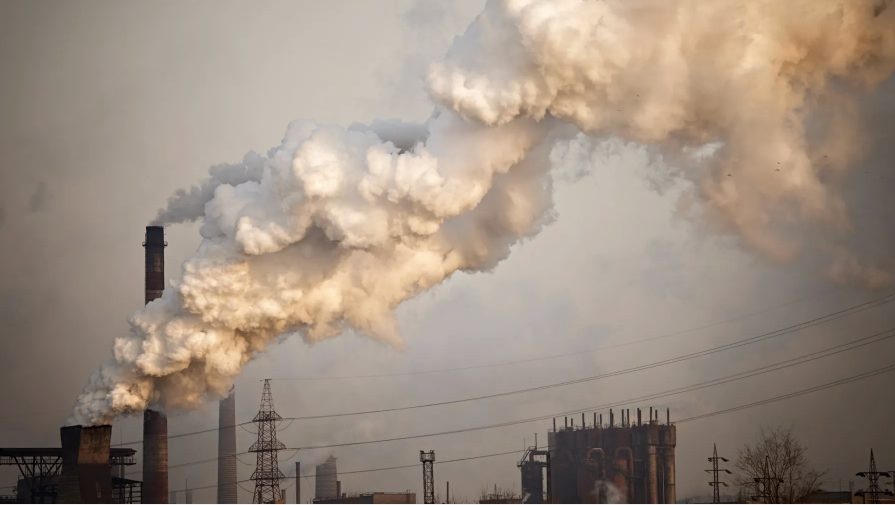 Image of billowing pollution across a cityscape.